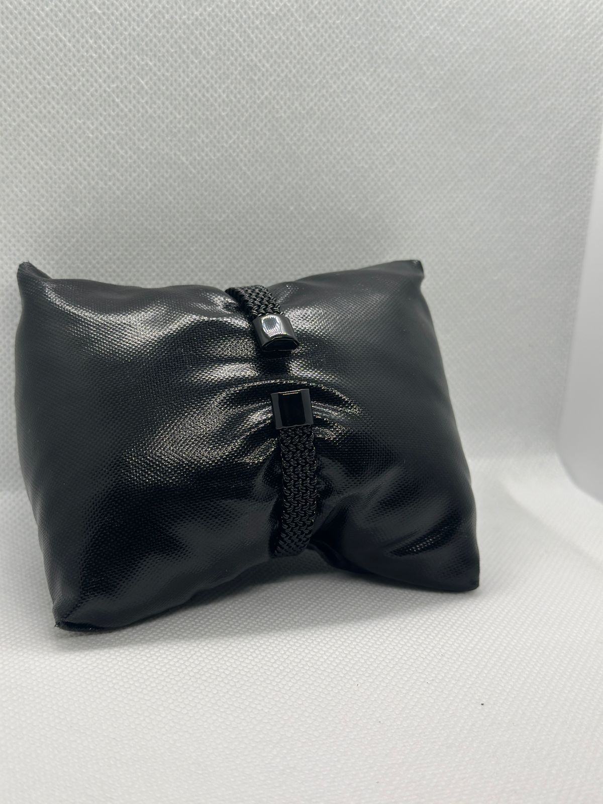 Obsidian mesh open cuff