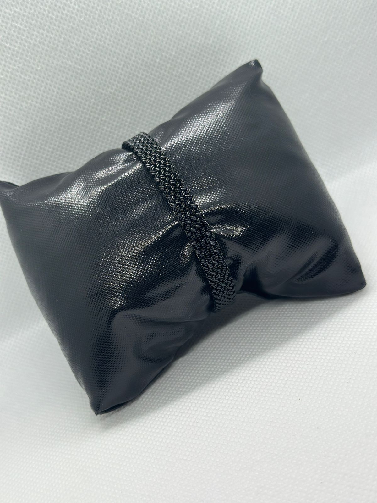 Obsidian mesh open cuff